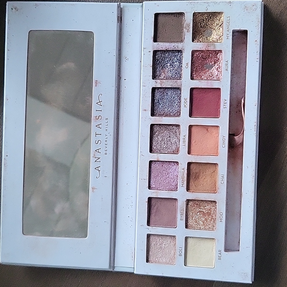Anastasia X Carli Bybel Palette